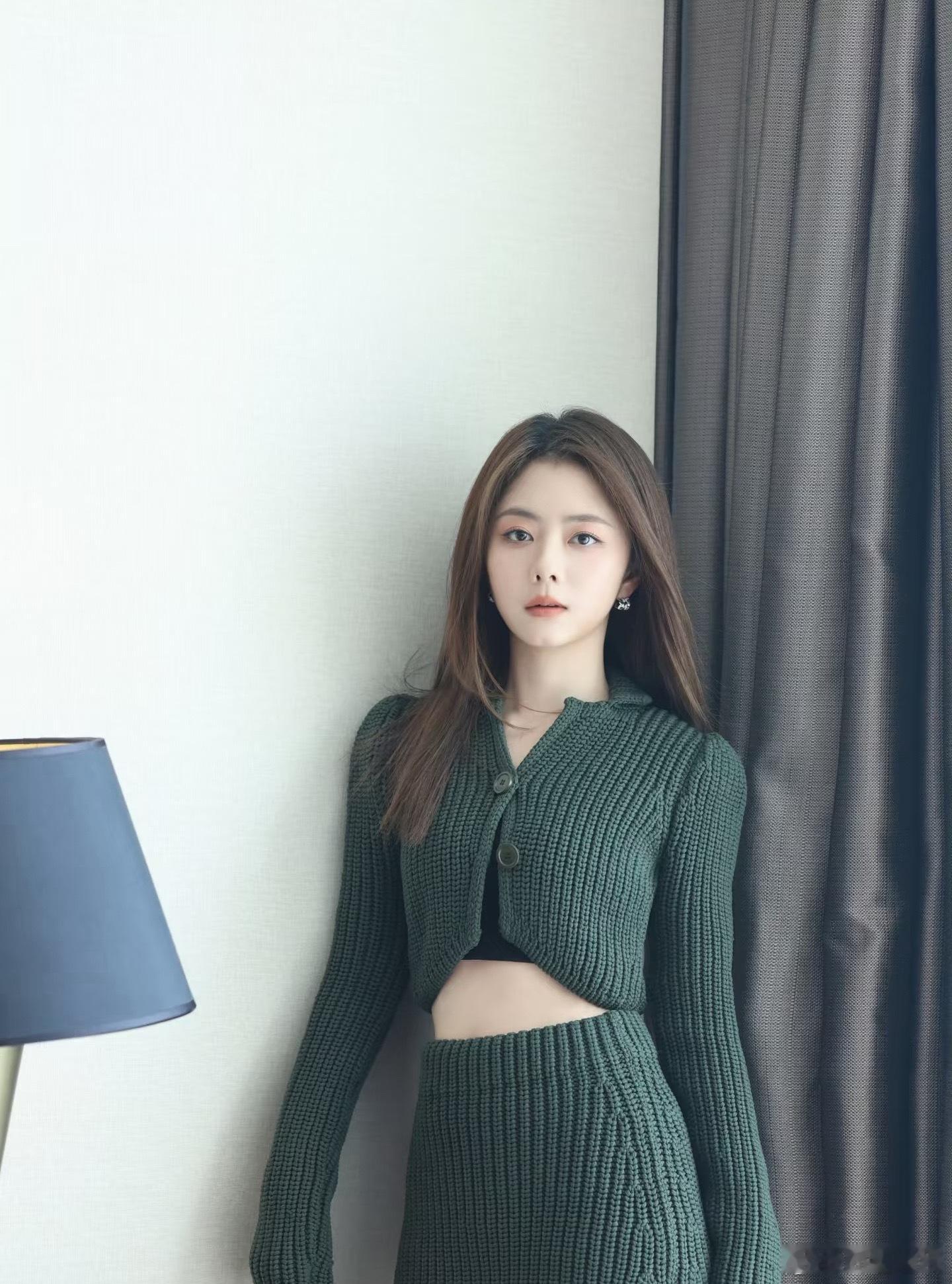 谭松韵肉眼可见的变漂亮了，身材好好👍！