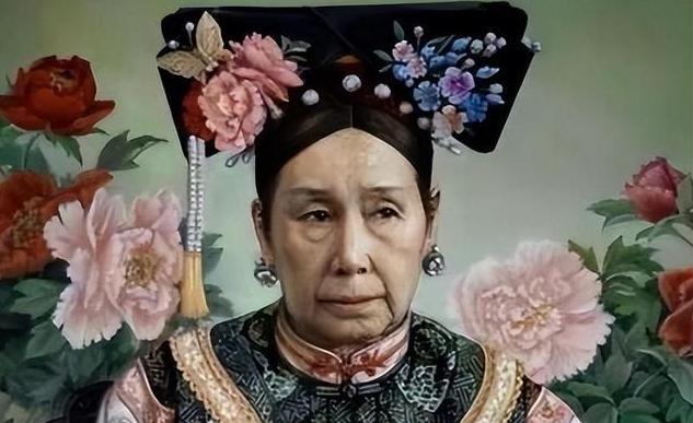 1900年，慈禧问一个年轻女子：“你有丈夫了吗？”女子回答说：“太后，我已经守寡