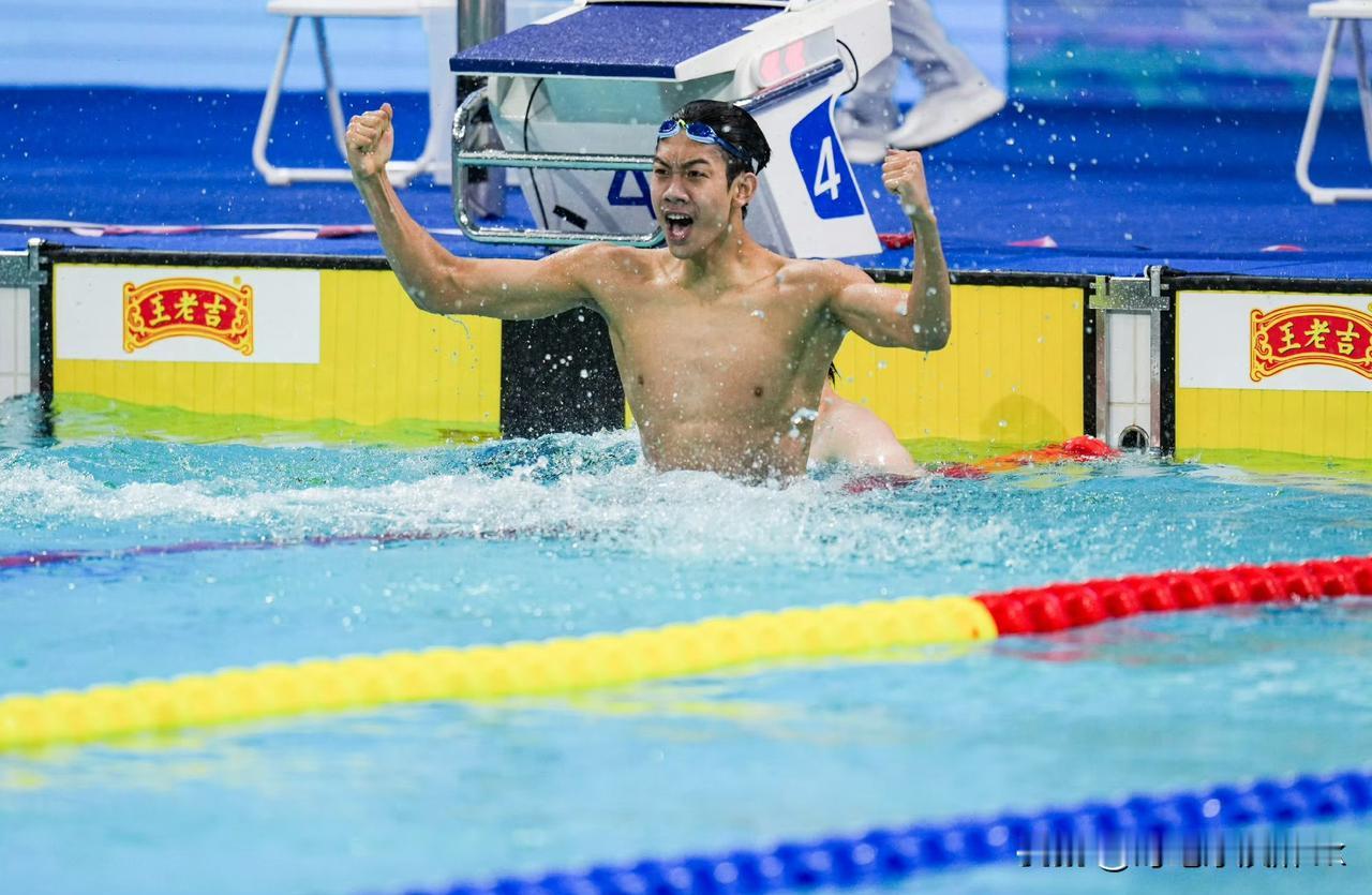 这次全运会风头最盛的莫过于张展硕，不亚于去年的潘展乐但是我却觉得他冒头太早了