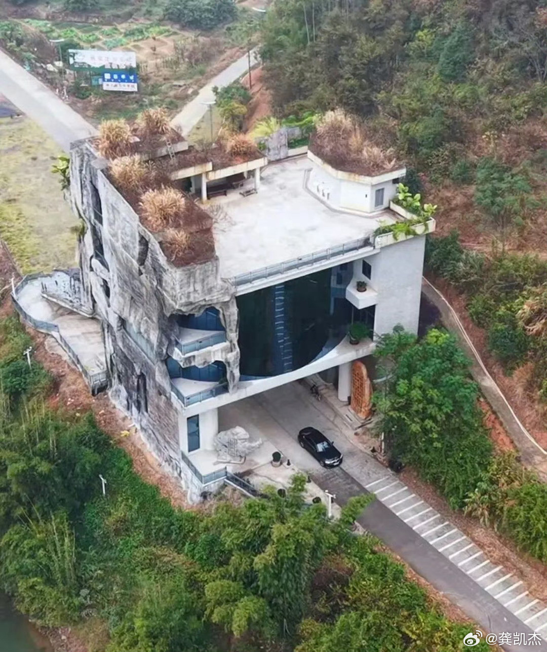 不懂就问，这栋房子是私人的吗？