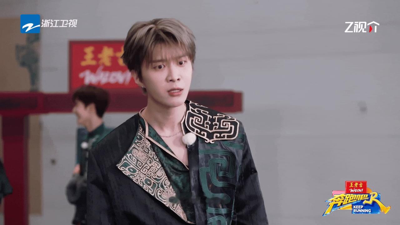 李晨好大一个白眼李晨让观众自己解读和白鹿组合奔跑吧李晨和白鹿的组合名是牛白，导演