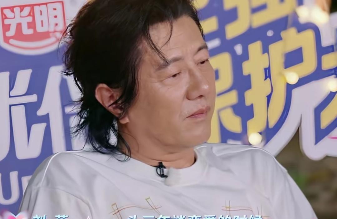 郑钧和刘芸谈恋爱的三年，一直陪刘芸在剧组拍戏，刘芸：“他那时候为了可以跟我在一起