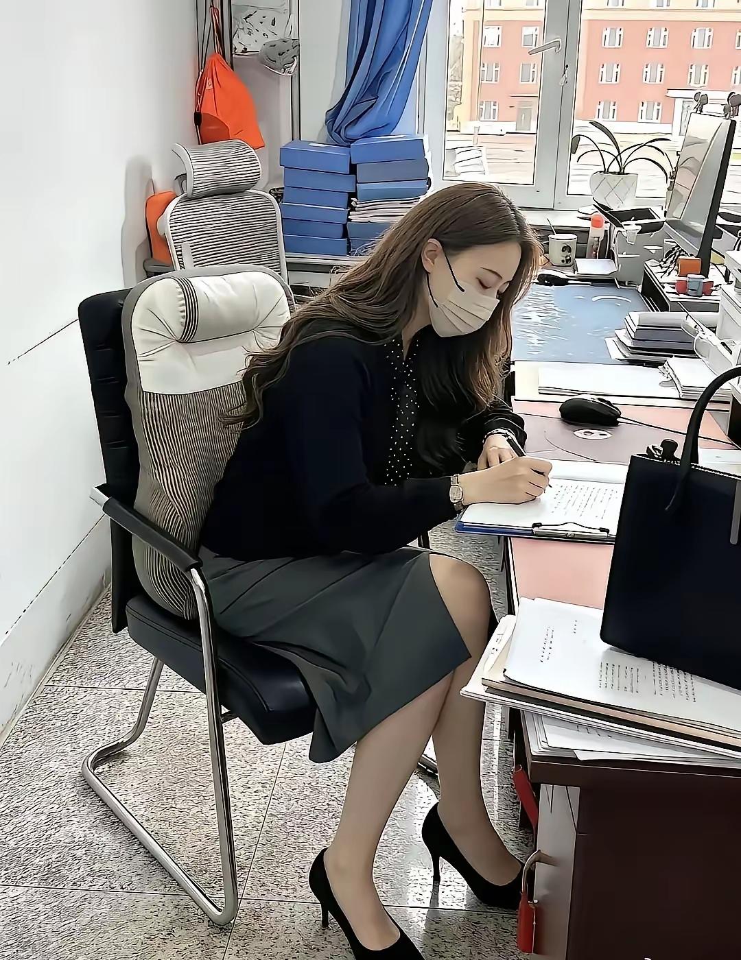 很多人都羡慕有份办公室的工作，因为舒服又体面，可工资就是低得可怜，最高也不过4K