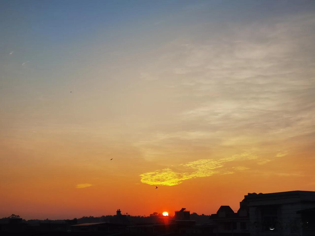 晒晒你拍的夕阳西下时的美丽风景夕阳无限好，只是近黄昏！随手拍分享给大家[比心]