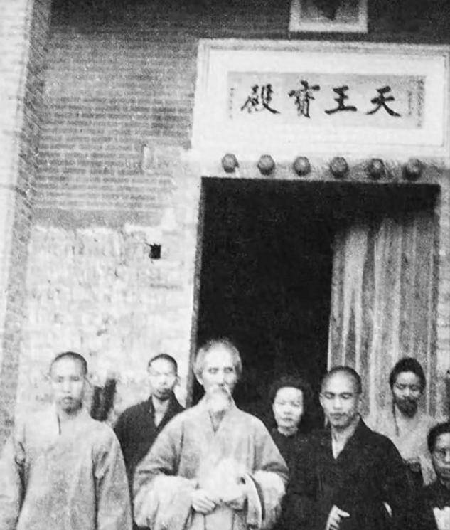 1951年春，广东乳源的云门大觉禅寺发生了一起轰动一时的“云门事件”。时年112