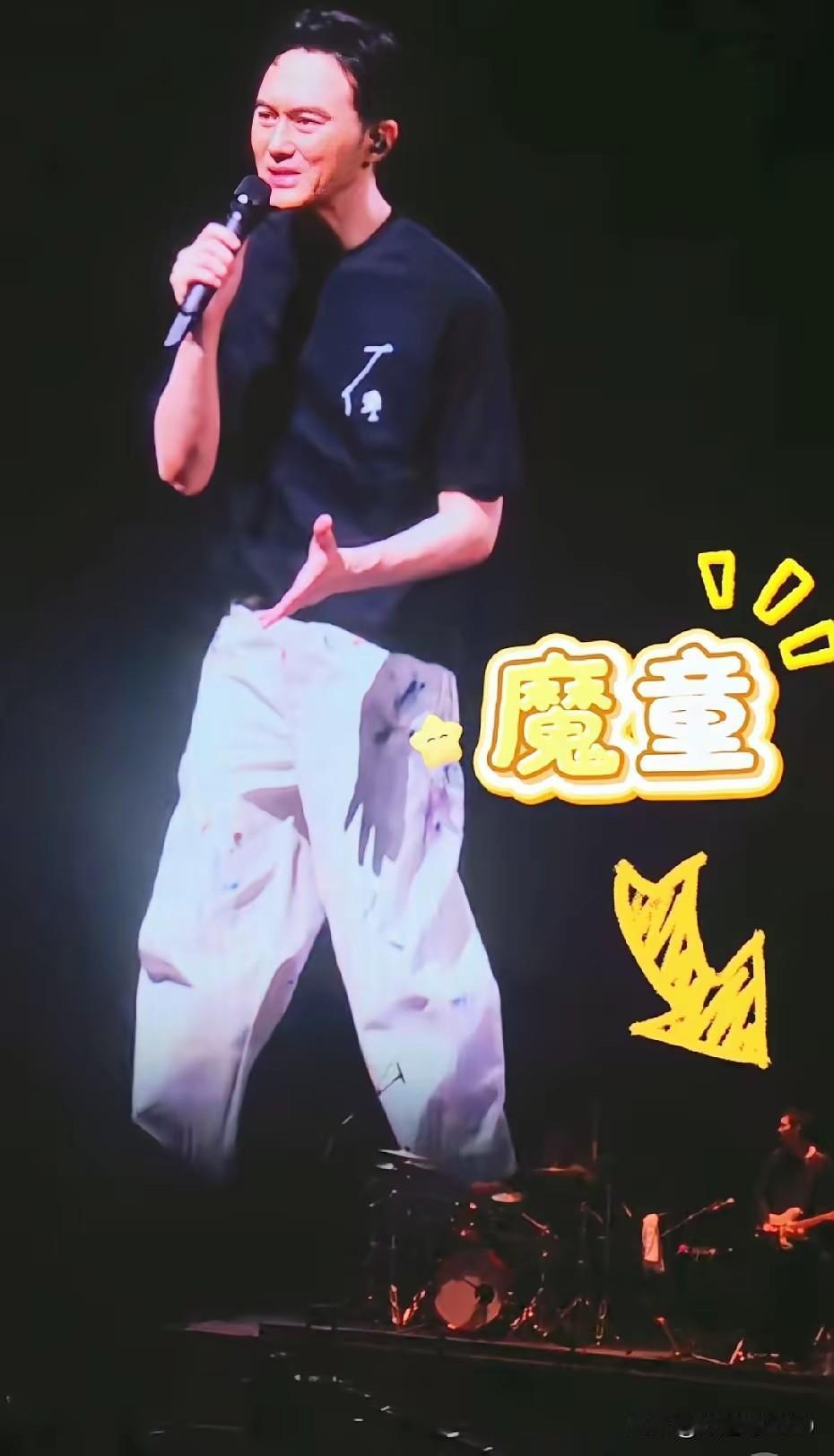 看张智霖儿子张慕童这侧面，感觉和他爸张智霖长得太像了，简直是一模一样，就像是“年