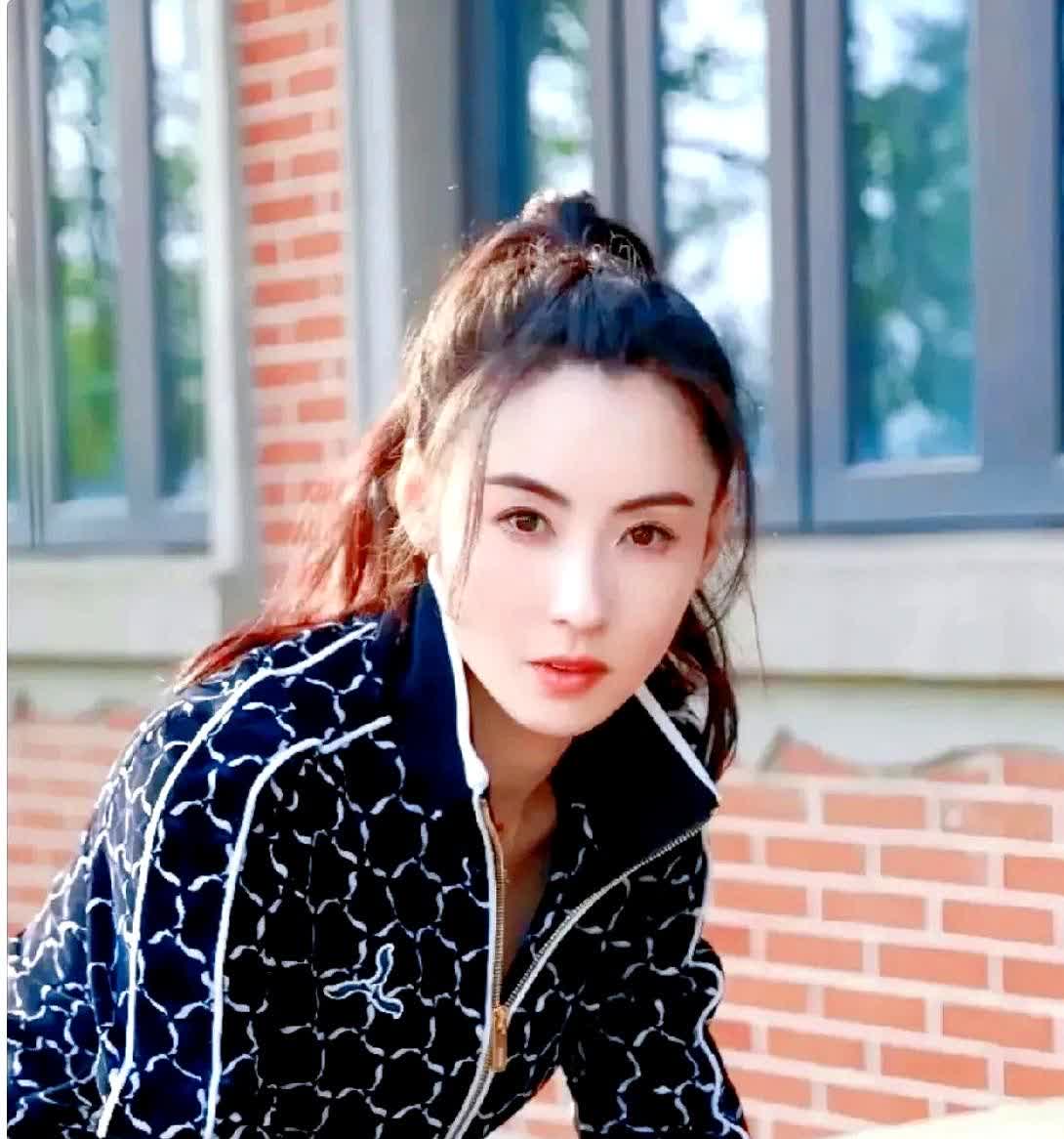 张柏芝被问到“谢霆锋要结婚了，你祝福吗？”她说：“从他们在一起的第一天，