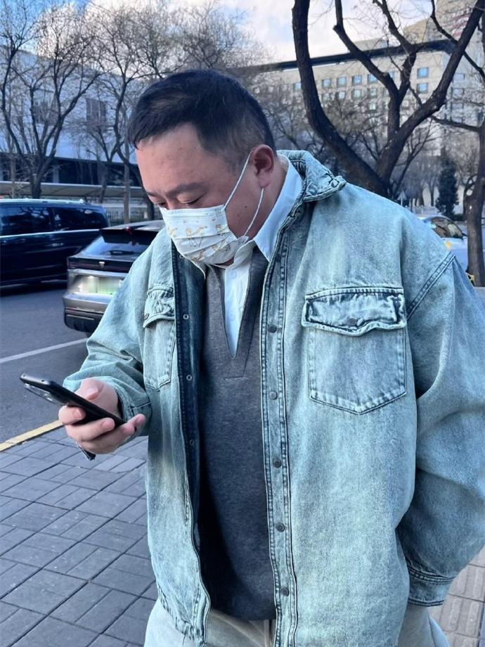 阎鹤祥出现在央视春晚彩排现场，连续两年收到邀约！2025央视春晚，阎鹤祥登台扮演