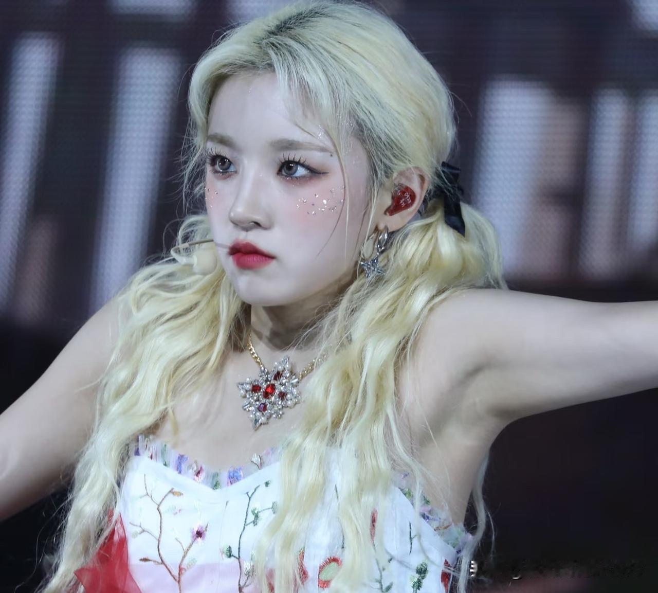 宋雨琦舞台风采