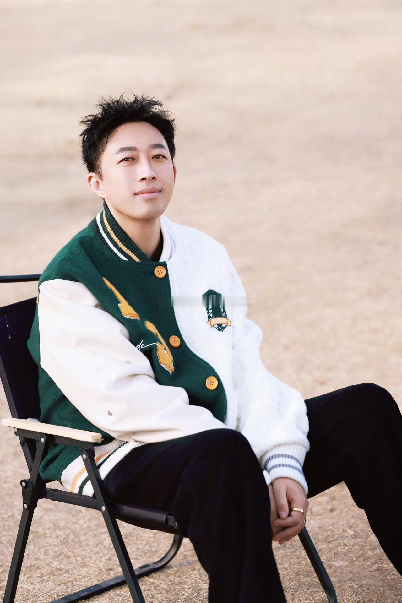 于正自从和张慧雯组CP后，画风突变，从宣传新剧转向狂晒自拍，一副要亲自上阵当"一