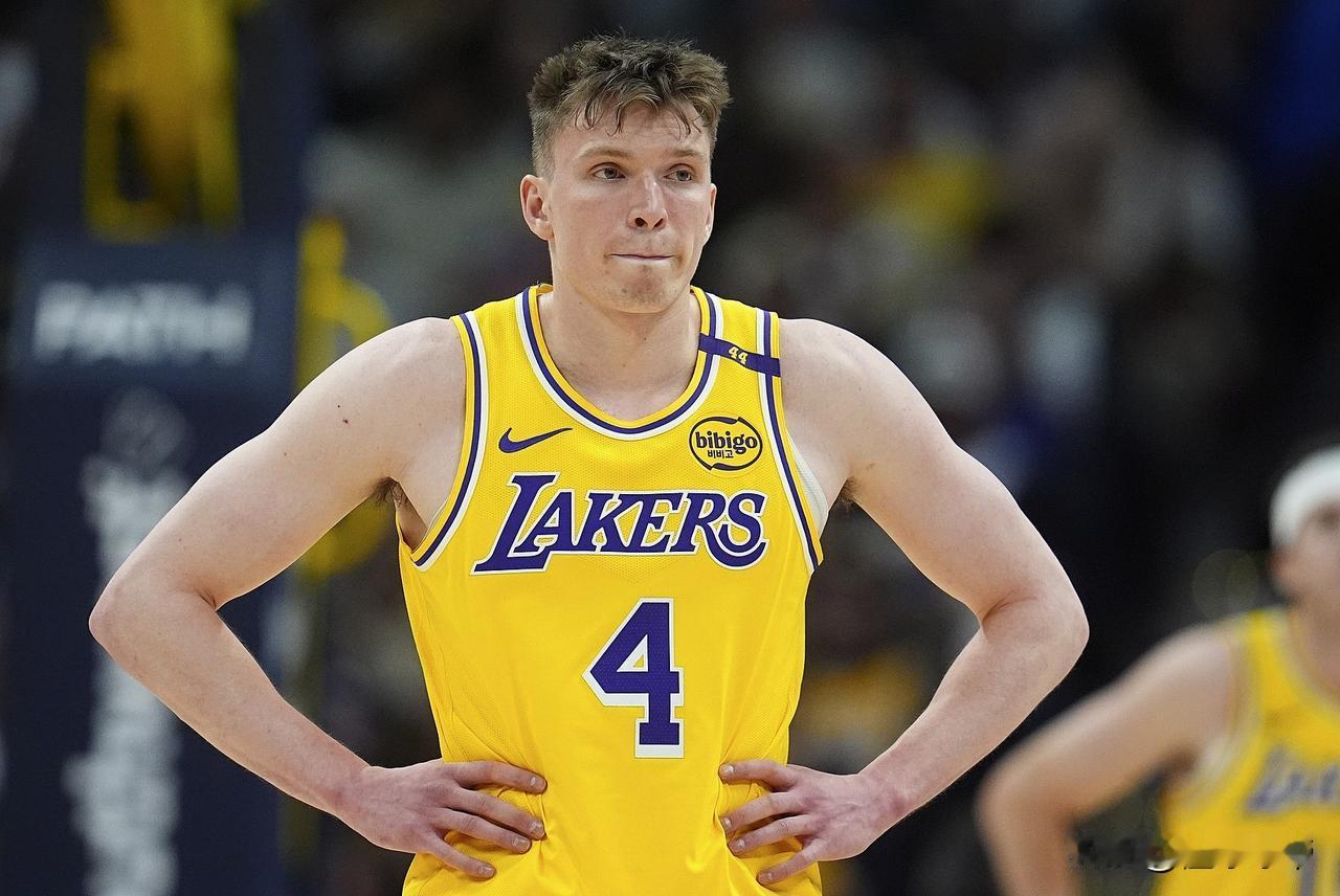 连布朗尼都不如，湖人后卫克内克特12投3中成为铁匠!在今天湖人与独行侠的比赛