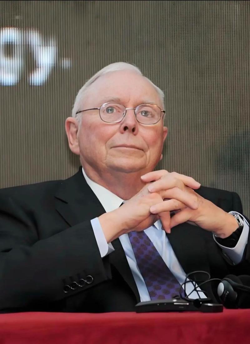 一位经济学家说：“面对当下经济环境，哪怕你有一丁点存款，不管是三五万也好，十几万