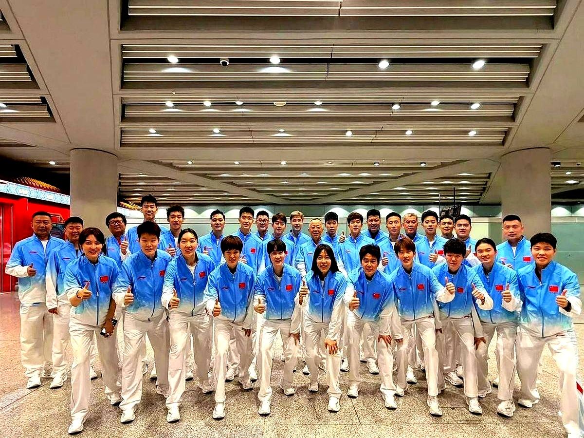 贾一凡换搭档了，国羽这招险棋直接把新阵容扔进修罗场。贾一凡带着张殊贤，何济霆牵手刘毅，两对全新双打连