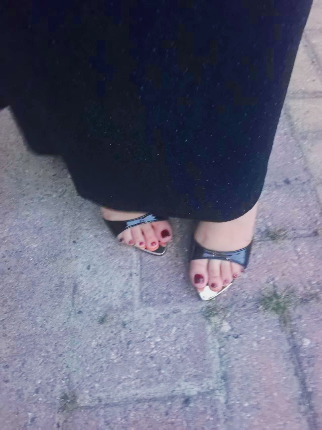 大型社死现场🤦‍♀️吃饭路上，开车穿平底，下车换高跟鞋。众目睽睽之下换鞋，尴尬