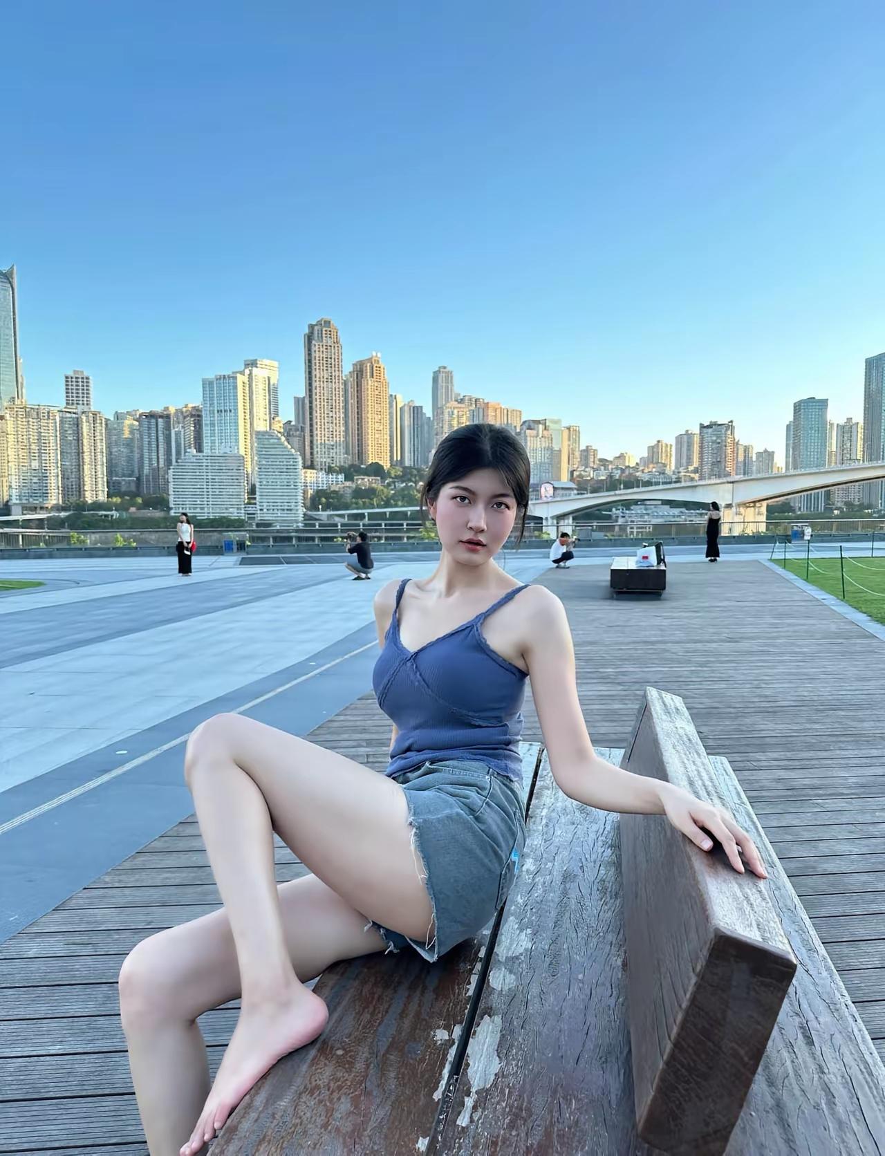 男人喜欢撩情感经验丰富的女人，却不喜欢娶经验太丰富的女人。因为撩经验丰富的女人，