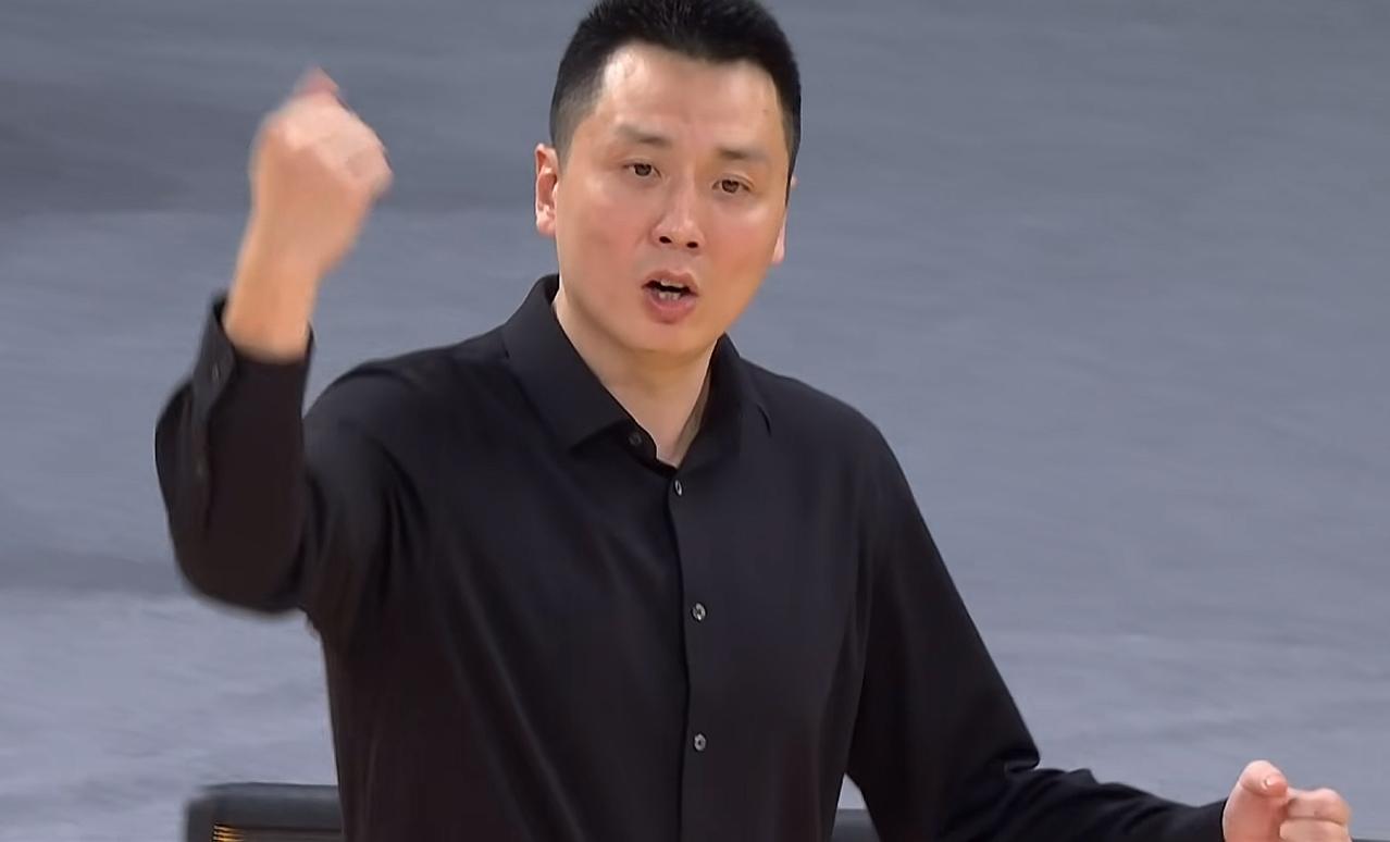 上海队心急吃不了热豆腐，可把直播间的刘炜急坏了，恨不得代替卢伟出来指挥。第四场