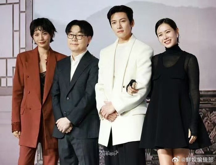 孙艺珍出席丑闻发布会孙艺珍丑闻发布会Netflix新剧《丑闻》发布会现场，孙艺