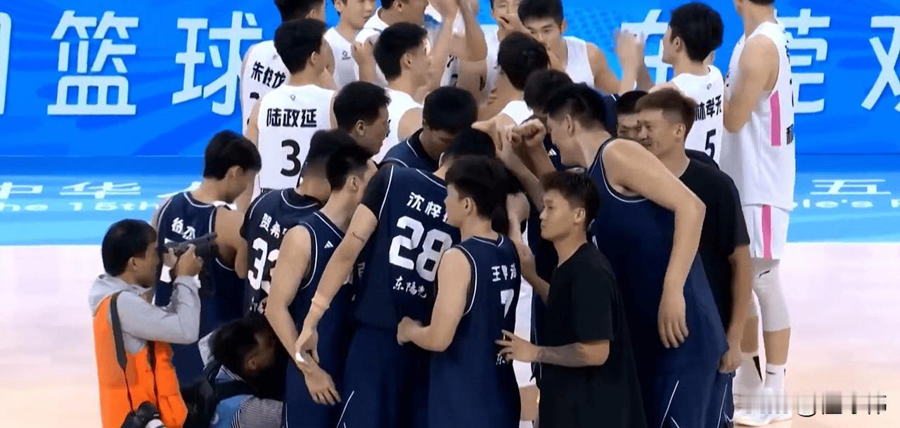 圆满！杜锋谈广东队夺冠：“前面两届，我们都与冠军失之交臂，确实是非常可惜。”