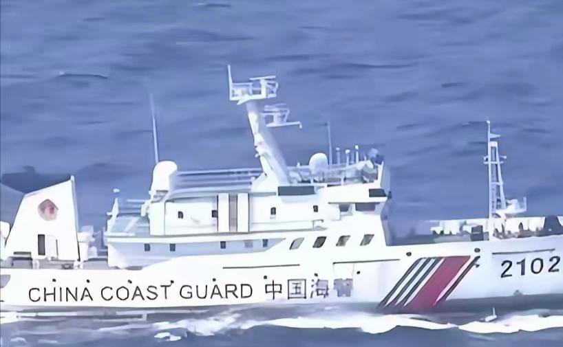 澎湖外海惊魂！中美舰艇激烈对峙，我海警贴脸喊话美舰：立刻滚出中国海域！7月2