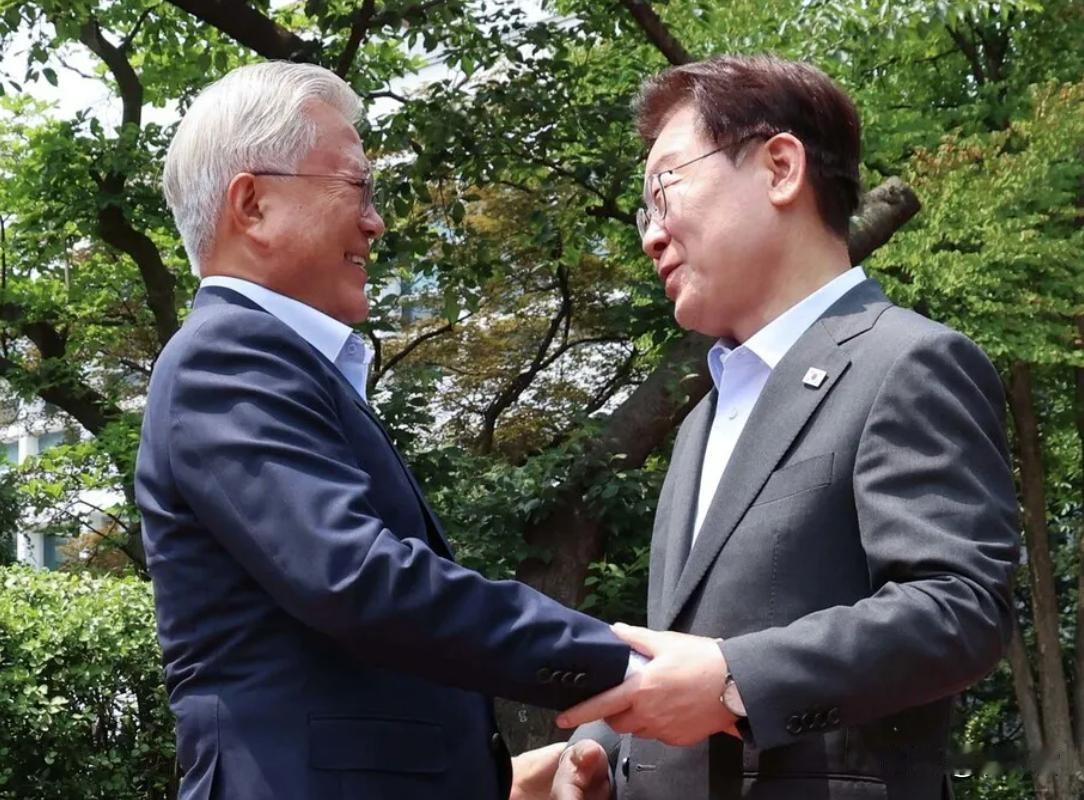不止吃拌饭那么简单，李在明是设下鸿门宴等文在寅？李在明的支持率最近在下滑，共同民