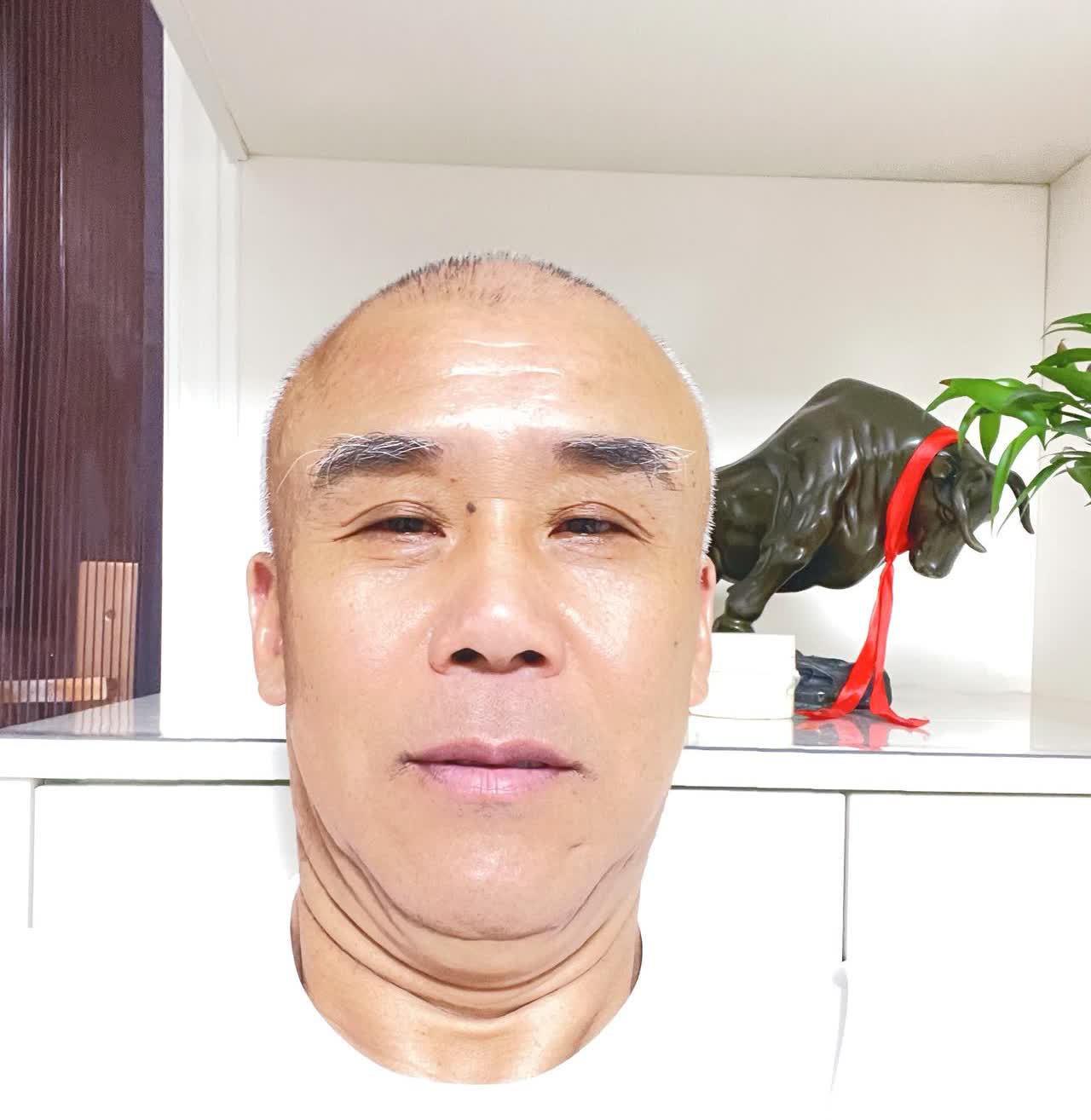 不是一个级别的对手硬把理想和乐道做比较拿三十多万的理想与二十多万乐道做比