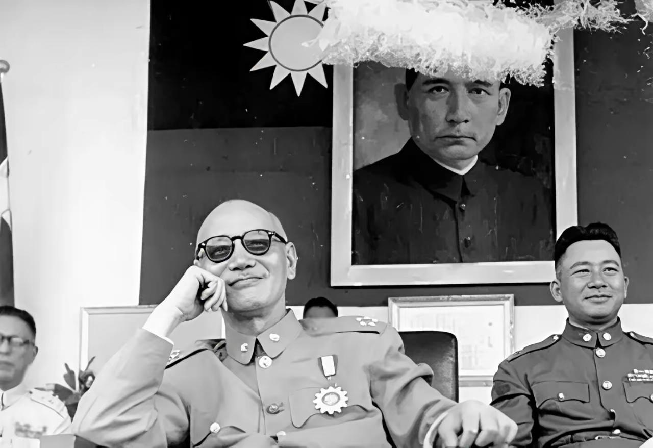 1935年，王家烈刚交完兵权，揣着老蒋赏的三万大洋上了飞机。张学良热情相邀，