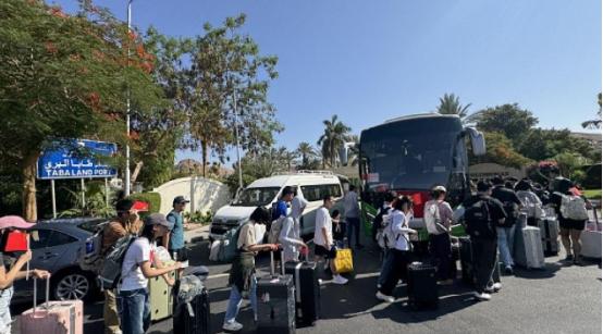 至少有11个国家正在从以色列快速撤离本国公民，包括中国、印度、俄罗斯、英国、法国