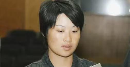 保护自己难道也错了吗？2003年凌晨三个男人踹开女工宿舍的门。一个女孩的睡衣被撕