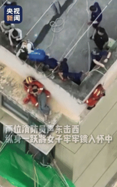 看哭了！湖南，女子遭受打击欲从33楼轻生，不料女儿却撕心裂肺唤醒母爱：“妈妈你回