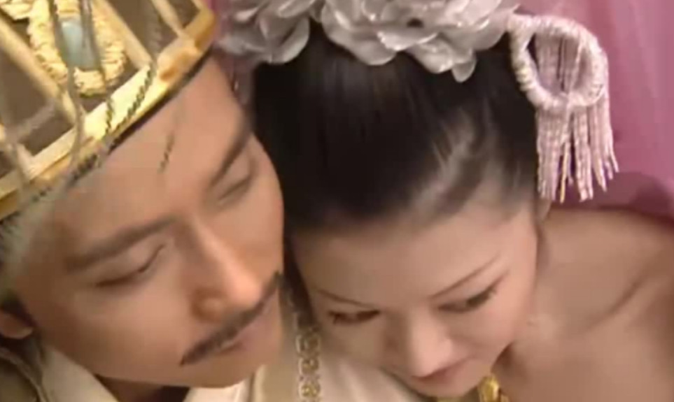 公元617年，李密护送杨广的萧贵妃回扬州，途中客栈休息时，李密夜里偷偷爬到萧贵妃