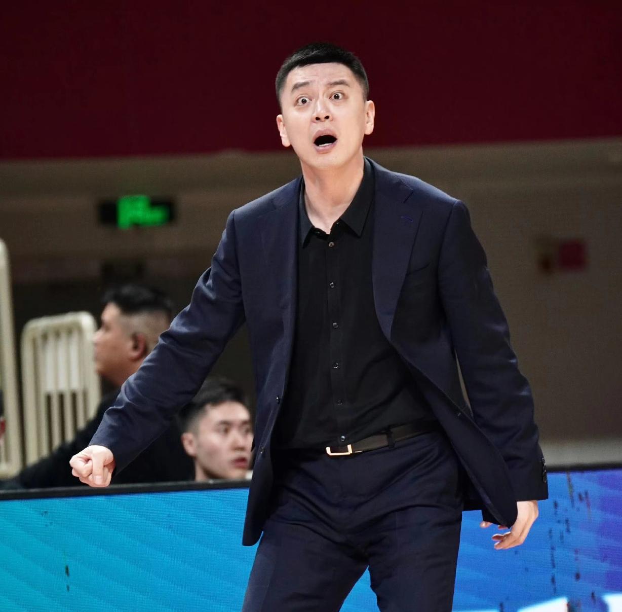 实话实说，辽宁男篮输给北京男篮，杨鸣需要负主要责任双方第四节进行到6分22秒