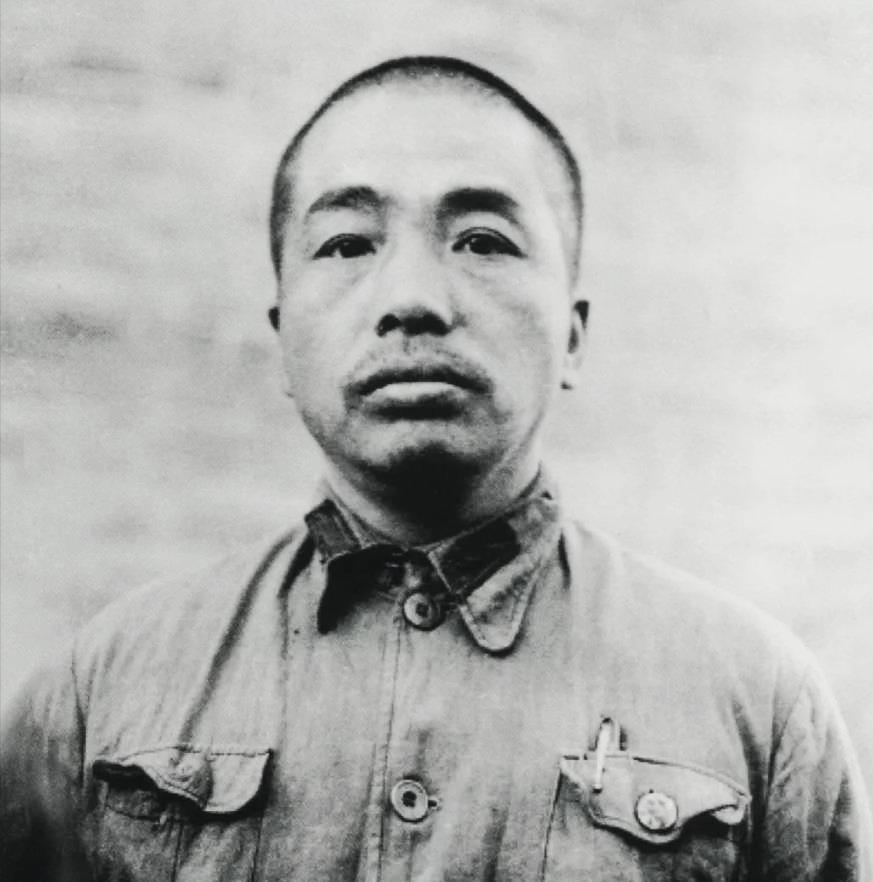 红军时期某日，红3军团军团长彭老总前去12团视察，王珍团长派人去买来1只鸡。很快