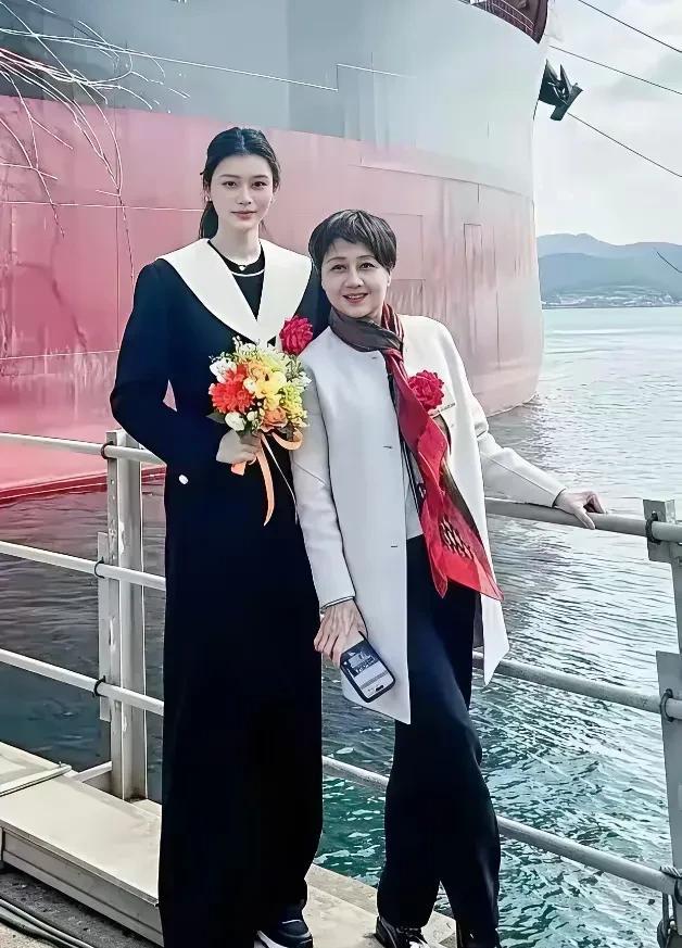 赌王的四姨太六十多岁了，也许有人会觉得她这辈子不值，可人家拿到了自己想要的，老年