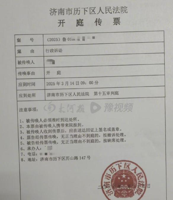 山东济南，一理发师给13岁女孩理发，少收了10元，不料，第二天女孩就告他威胁，理