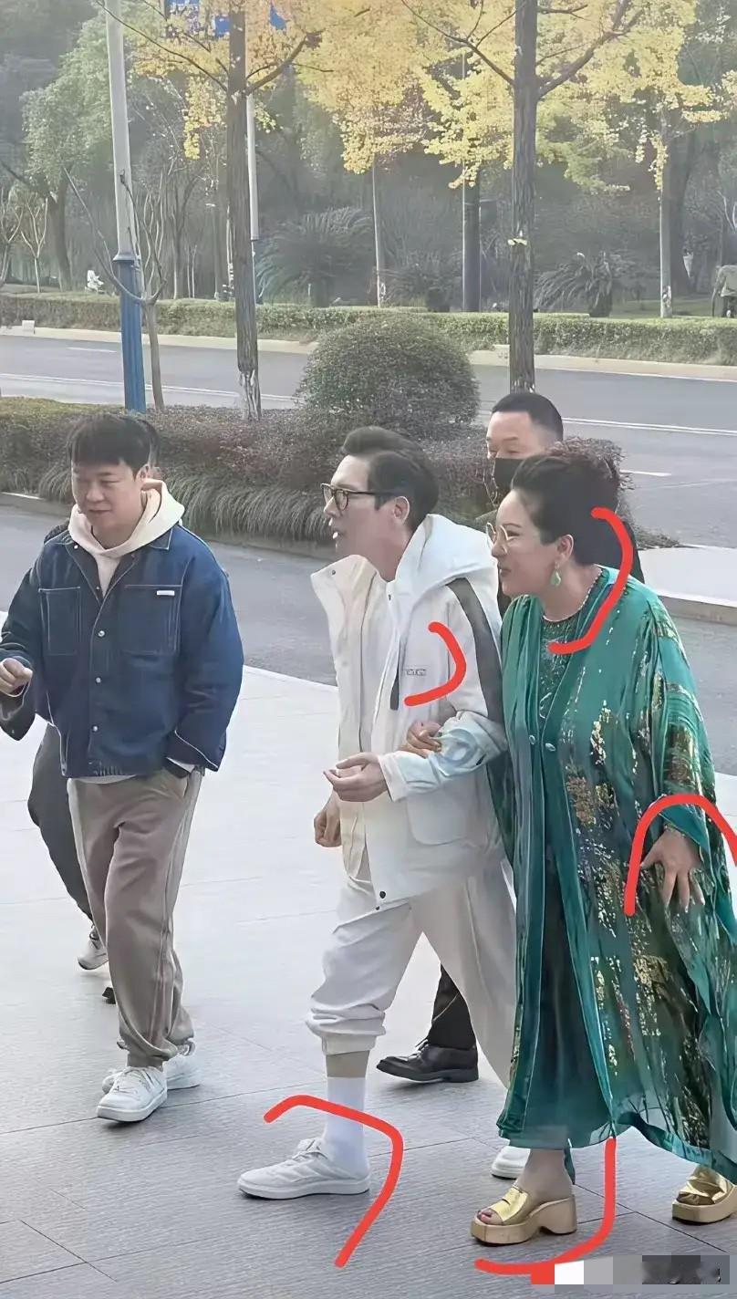 体胖的人果然更抗冻啊，这造型让人想起小倩了[捂脸哭]