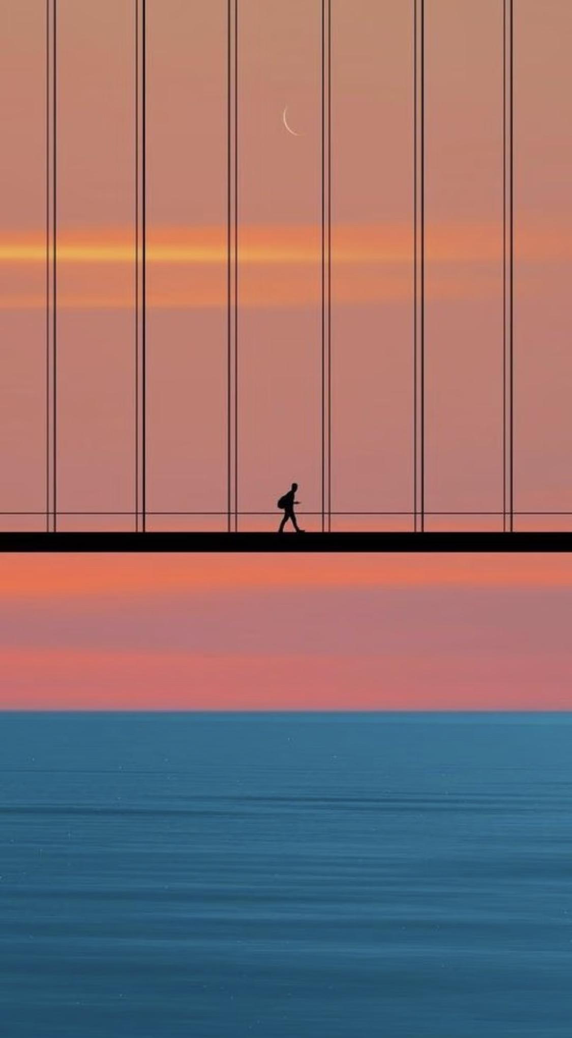 人一定要大量读书！我发现长期读书的人都有一个共性：静得下来，慢得下去。周