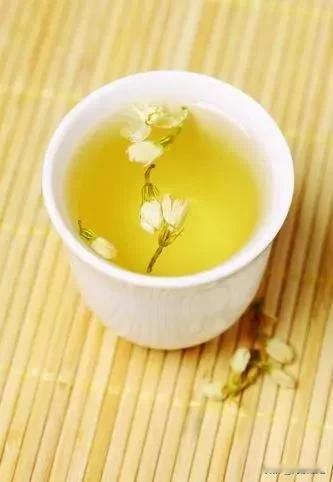 上午去婆婆家坐了一会儿，正好小叔子也在了。过了一会儿，小叔说回家一趟，就剩下我和