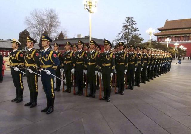 解放军负责天安门国旗护卫后: 原来的国旗护卫队去哪了?