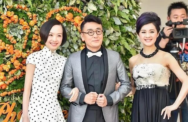 许戈辉说：我一直都是自食其力，家庭支出都是我付的，窦文涛纳闷地问她：那你嫁给大款