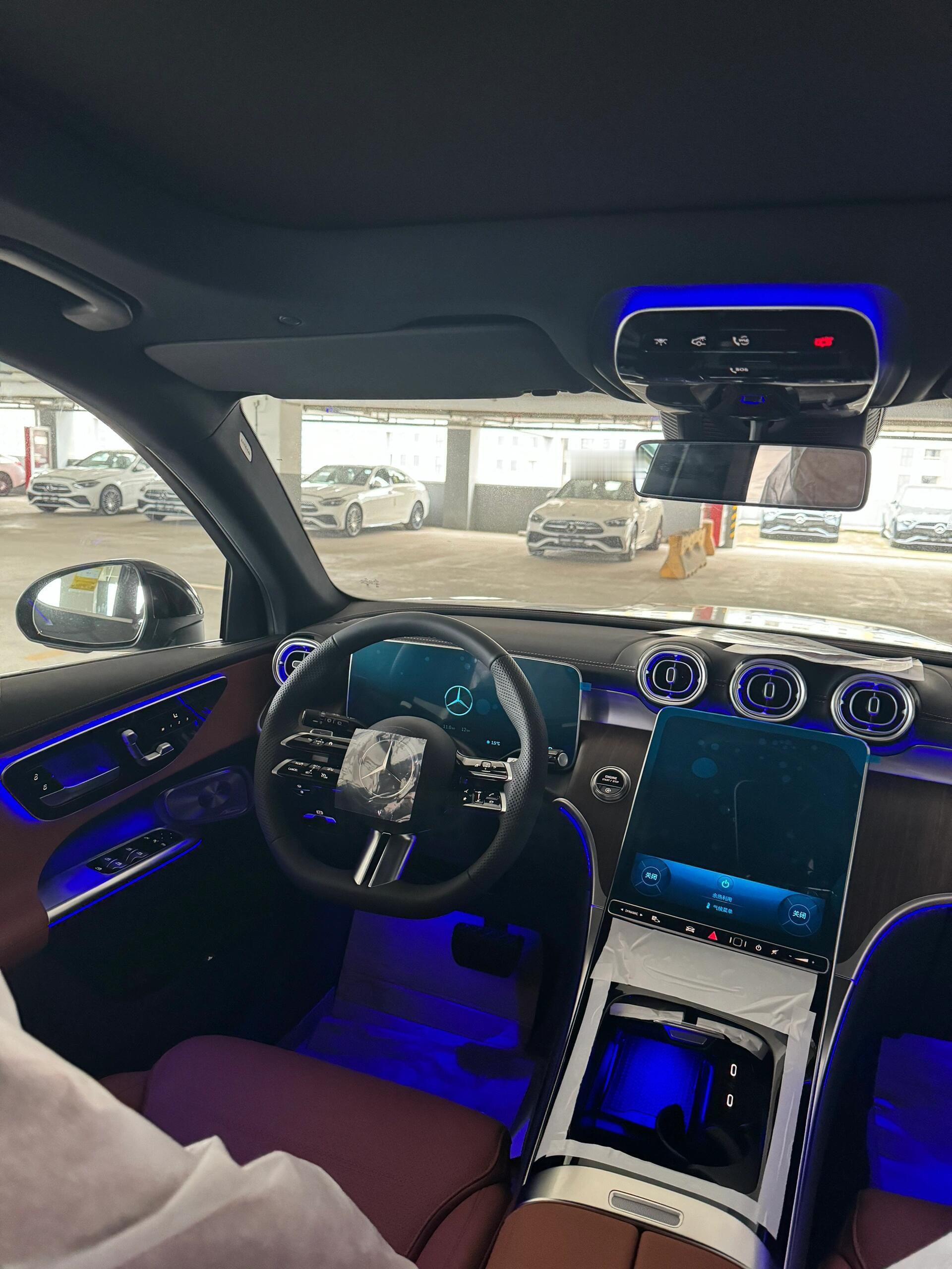 兄弟们，现在分享一下奔驰GLC300动感的行情目前全款33万多可以直接干下一台G