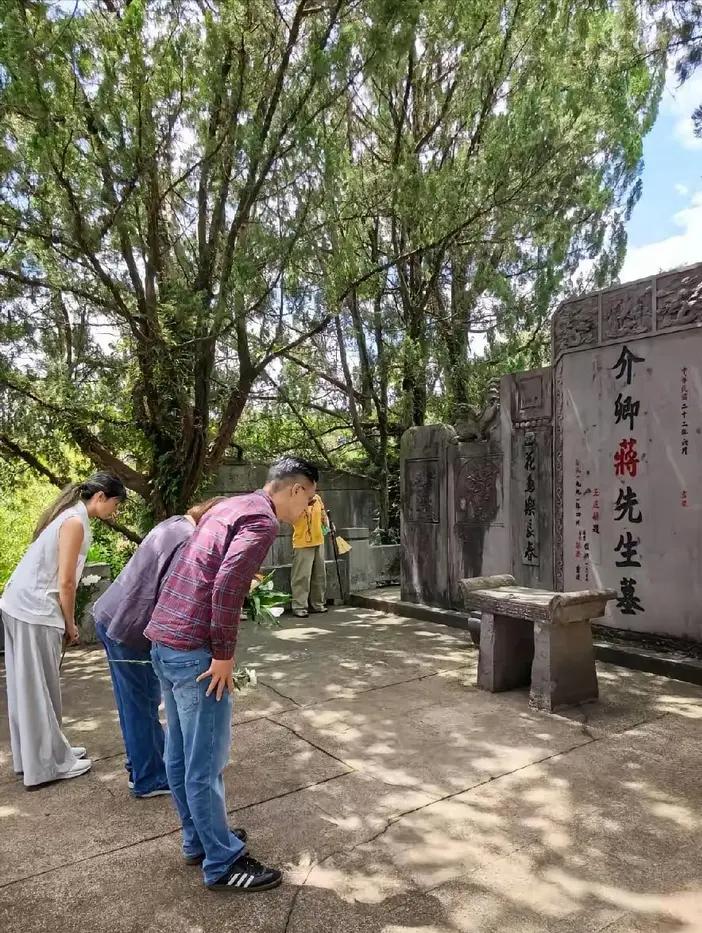 2026年9月1日，浙江奉化溪口又有蒋家后人来扫墓，领头的还是77岁的蒋方智怡。