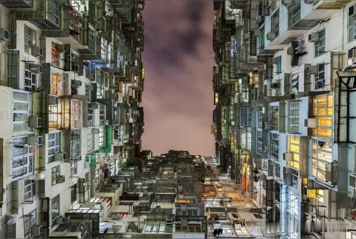 香港老房子的真实情况呈现出明显的两极分化：一方面是建筑质量优良、居住体验良好的传