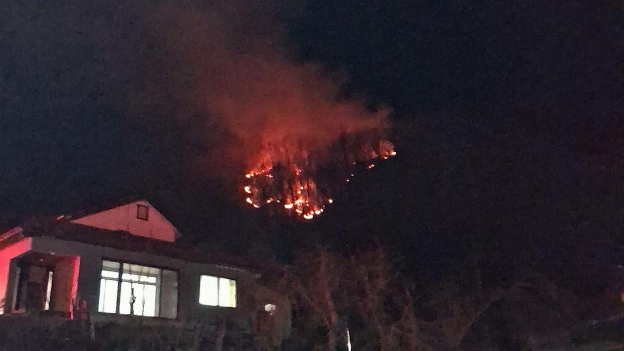 25日晚，韩国空军一架F-16C战斗机在训练飞行期间在庆尚北道荣州市山区坠毁，飞