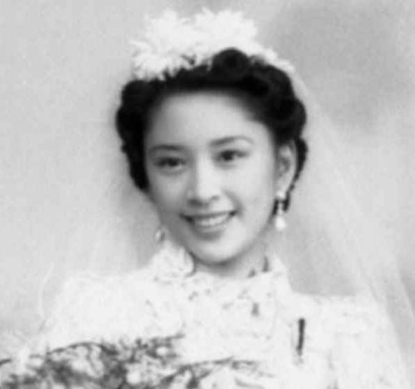 1966年，27岁的胡友松发现“大姨妈”没来，她告诉了75岁的丈夫李宗仁。李宗仁