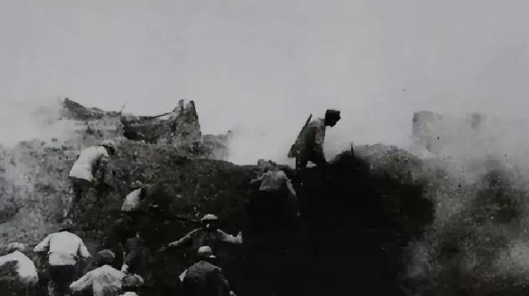 1942年4月，冀东军分区政治部主任刘诚光带着300多名八路军战士，护送一批干部