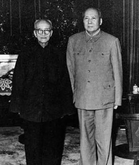 1957年的政协座谈会上，章士钊对我党的发展一连说出了好几条意见。而这些话在很多