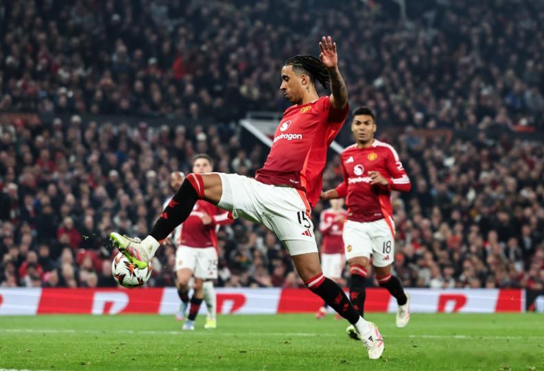 今天凌晨，曼联在英超1-2不敌维拉，赛后罗伊·基恩和加里·内维尔批评了约罗和达洛