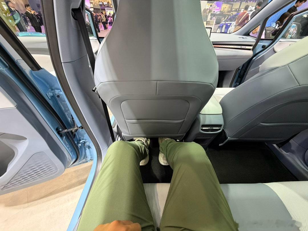 2026北京车展MG展台看到了我心心念念想去4S店看很久的MG4！之前叫木兰。