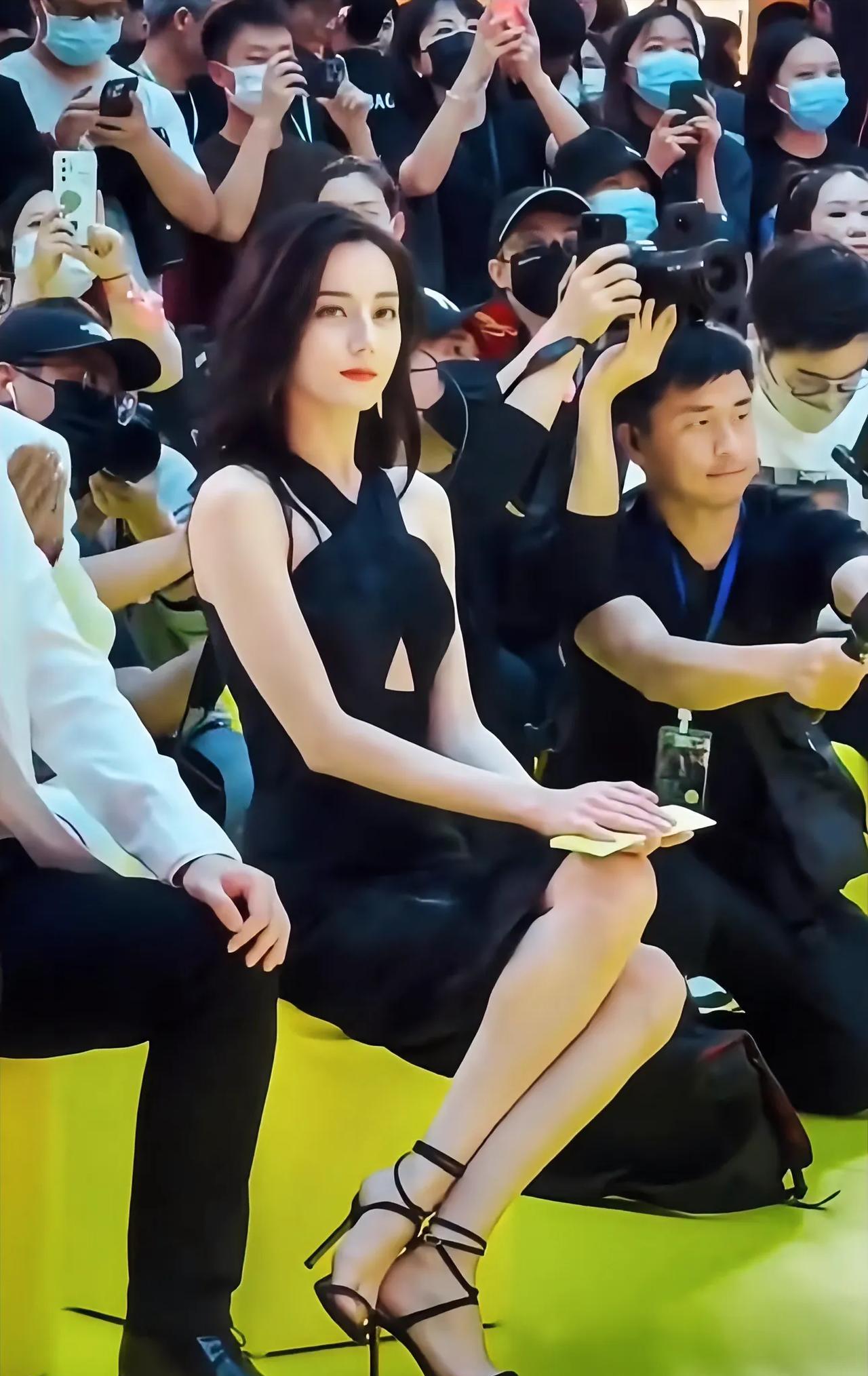 照片够美了，本人比照片好看太多了，不知道将来便宜了谁！