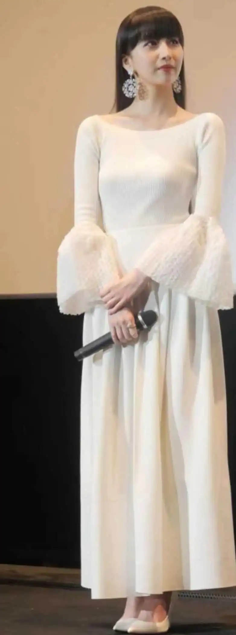 木村拓哉大女儿，好白嫩，脸好饱满啊，年轻窈窕​漂亮的父母生出来的女儿确实也好看